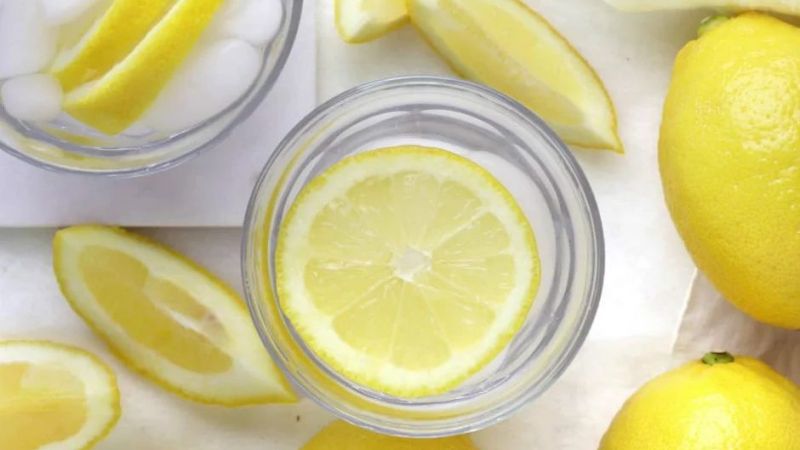 Suyunuza ekleyeceğiniz birkaç damla limonla metabolizmanızı hızlandırın! Limonlu suyla yağları yakmak daha kolay! 3