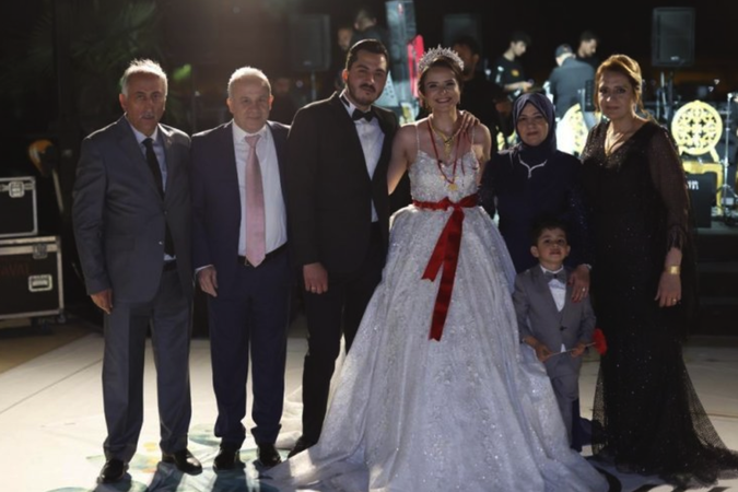 Gaziantep'te Bol Şahitli Muhteşem Nikah... Mustafa Erzin'in oğlu Oğuzhan Erzin, hayatını Duygu Boynukısa ile birleştirdi. 3