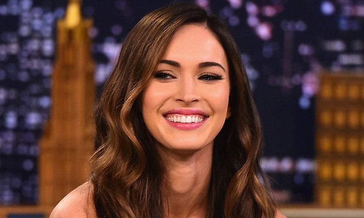 Megan Fox'un dönüşü efsane oldu! İri göğüsleri ile... 1