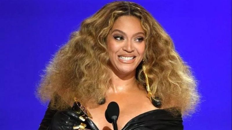 Beyonce’den yeni bir yemek siparişi! Ünlü isim hamburgere ortalama olarak 50 bin lira ödedi! 3