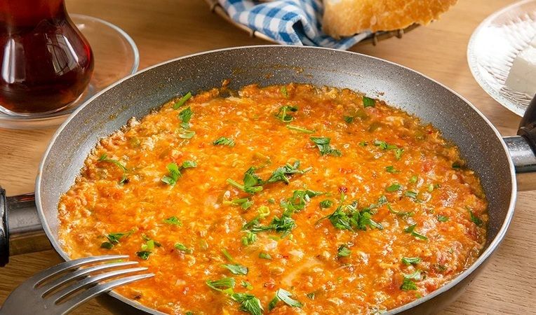 Tavanın dibini sıyırmak garanti: Lezzetli menemen tarifinin sırrıymış 3