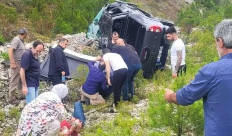 Eski Ekonomi Bakanı Nihat Zeybekci’nin kaza geçirdiği öğrenildi! Bakan ve arkadaşı hastaneye kaldırıldı! 1