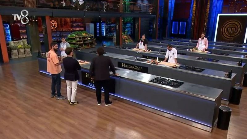 MasterChef’te kadronun beşinci ismi belli oldu! Yarışmacının sergilediği tabak olay oldu! 2