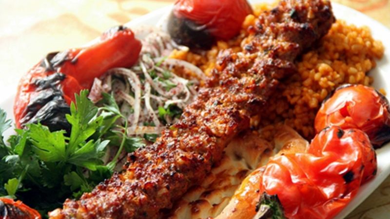 Meğer Evde de Yapılabilirmiş… Çıtır Urfa Kebap ile Ziyafet Çekin! Tüm Detaylarıyla Evde Urfa Kebap Nasıl Yapılır? 4