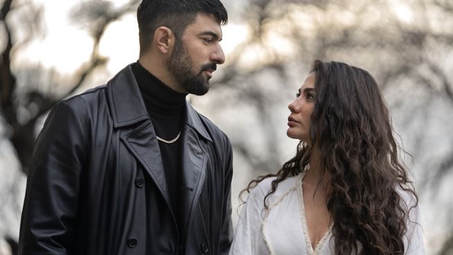 FOX TV seyircisi buna hazır değildi! Demet Özdemir ve Engin Akyürek’li Adım Farah dizisinde şok ayrılık kararı! 2