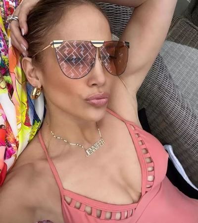 Kim inanır 53 yaşında olduğuna? Jennifer Lopez bikinili pozlarıyla ‘ben buradayım’ dedi! Hayranlarını kendine bir kez daha aşık etti! 2