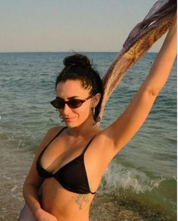 Hande Doğandemir fit vücudunu siyah bikinisiyle sergiledi! Peş peşe pozlarla ortalığı yangın yerine çevirdi! 3