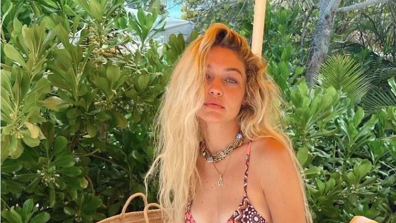 Gigi Hadid yeni dövmesini kalçasına yaptırdı! Takipçileriyle paylaşmaktan çekinmedi! Bikinili pozuyla nefes kesti... 1