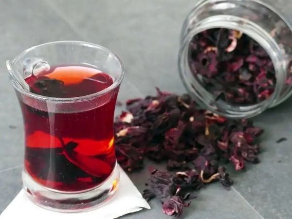 Vücutta biriken ödemi anında atmaya yarıyor! Bu mucizevi bitki böbrekleri yeniliyor! Hibiskusun duyunca çok şaşıracağınız faydaları! 1