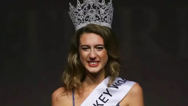 Attığı tweet sebebiyle Miss Turkey tacı elinden alınmıştı! Bomba haberi ünlü gazeteci duyurdu! Genç yıldız kadrosuyla dikkat çeken dizide oynayacak! 1