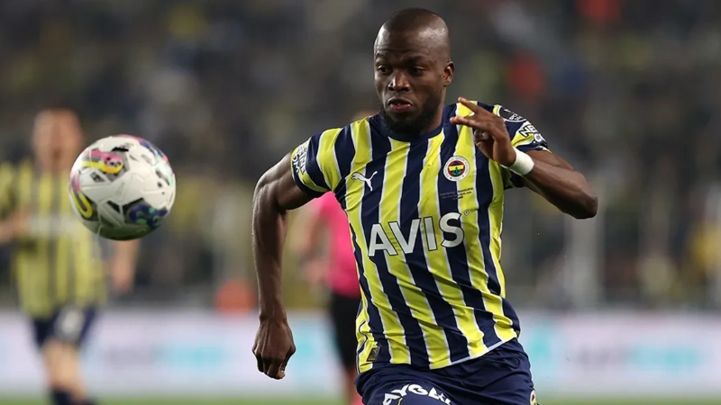 Süper Lig’in gol kralı Enner Valencia yeni takımında umduğunu bulamadı, futbol direktörü ile kavgaya tutuştu! 3