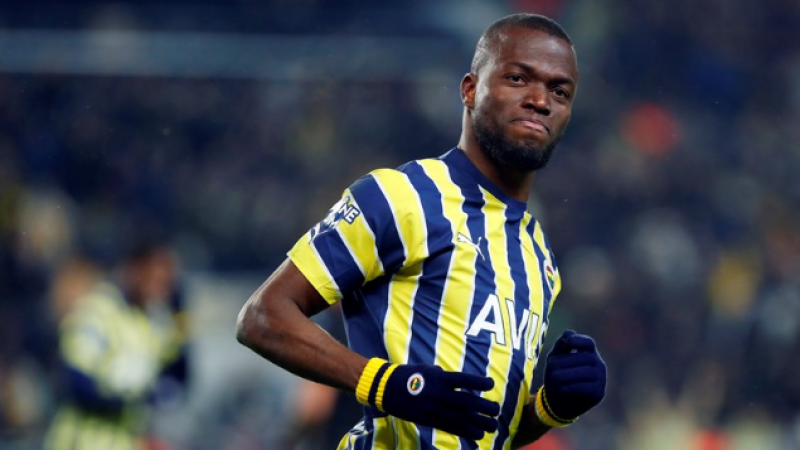 Süper Lig’in gol kralı Enner Valencia yeni takımında umduğunu bulamadı, futbol direktörü ile kavgaya tutuştu! 1