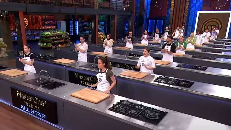 MasterChef All Star'da heyecan dozu arttı! MasterChef kaptanlık oyununu kim kazandı? MasterChef’e sürpriz bir isim dahil oldu! 3