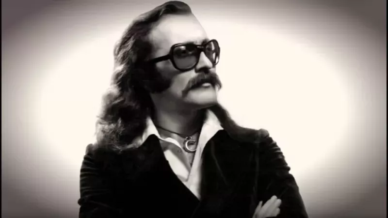 Cem Karaca'nın hayatı film oluyor: Cem Karaca'yı canlandıracak ünlü oyuncunun yeni imajı ise yok artık dedirtti! Son halini görenler tanıyamadı 2