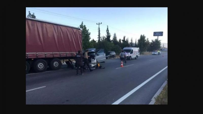 Ünlü şarkıcı TIR'la çarpıştı: Menajeri ve beraberindekiler yaralandı! Tan Taşçı’nın sağlık durumu nasıl? 2