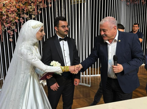 Gaziantep'te Bol Şahitli Nikah... Sağlık camiasını buluşturan nikahta şahitler dikkat çekti. 2