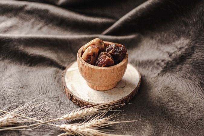 1 bardak suyla Akşam 2 adet hurma yerseniz bakın vücuda ne yapıyor 3