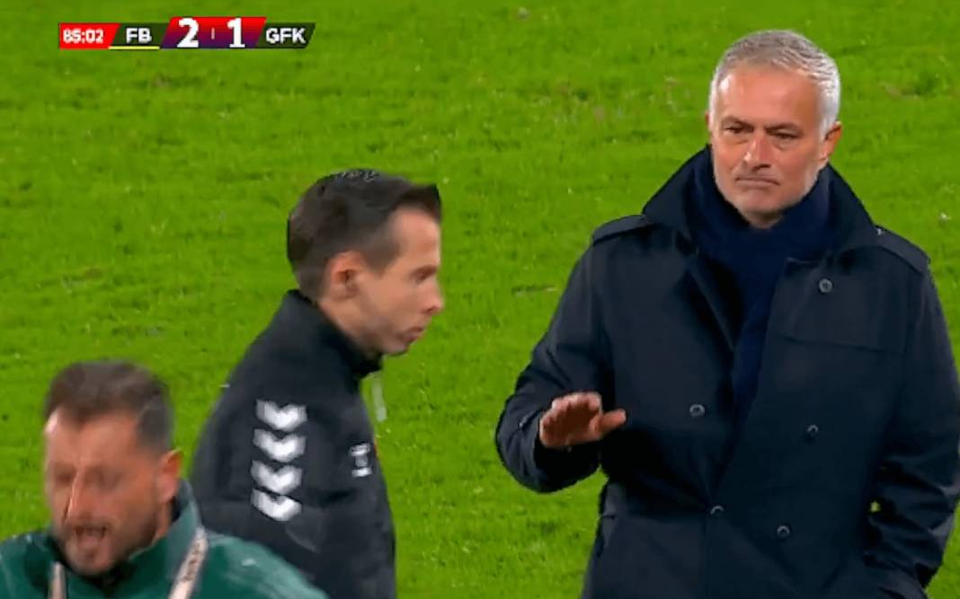 Selçuk İnan Jose Mourinho'ya tepki gösterdi! Mourinho ise bu hareketi yaptı 2