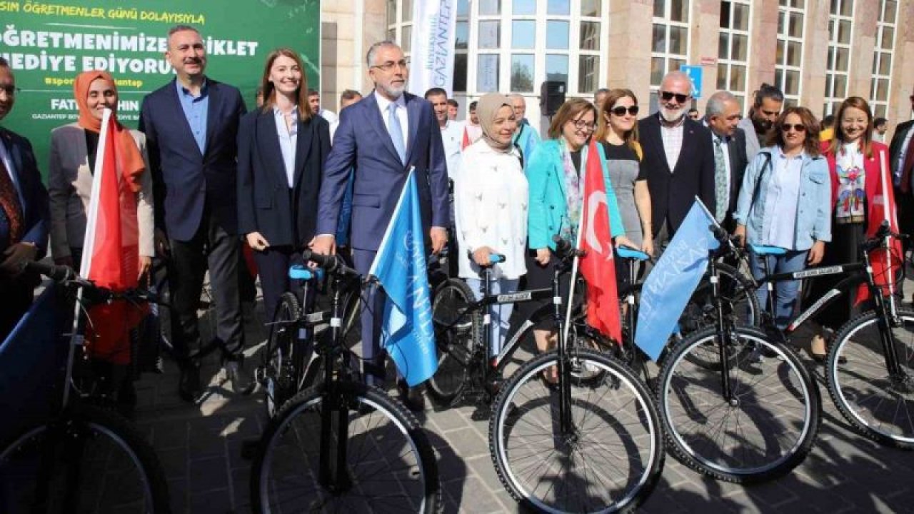 Gaziantep'te Öğretmenlere bisiklet dağıtan Bakan Işıkhan’ın, Fatma Şahin’den talebi güldürdü