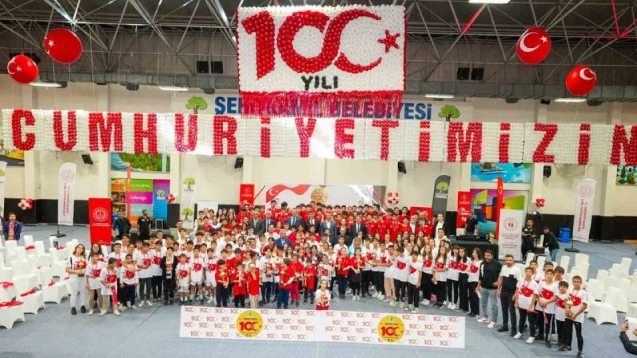 Cumhuriyetin 100. yılında Şehitkamil'de şampiyonlar ödüllendirildi