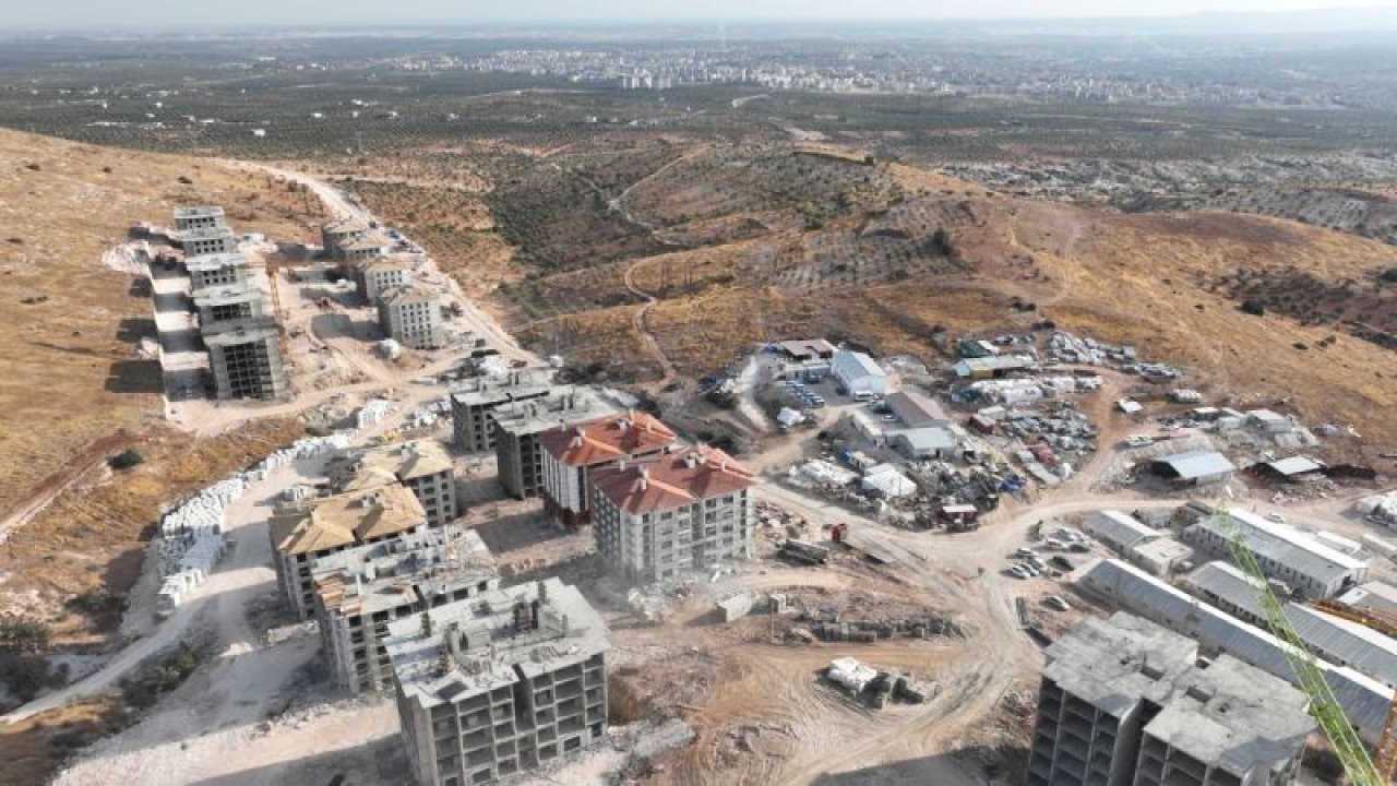 Gaziantep'in Nizip ilçesinde, 2 bin 500 daireden oluşan projede inşaat çalışmaları hızla sürüyor