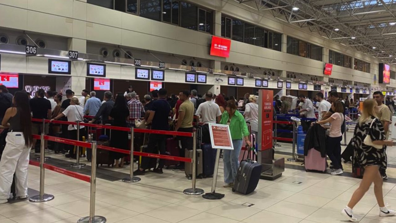 Gaziantepliler İstanbul Hava Limanı'nda Mahsur Kaldı! Havalimanlarında sistem perişanlığı!