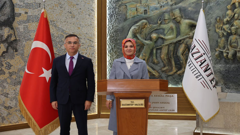 Bakan Göktaş, Gaziantep Valisi Kemal Çeber ile bir araya geldi