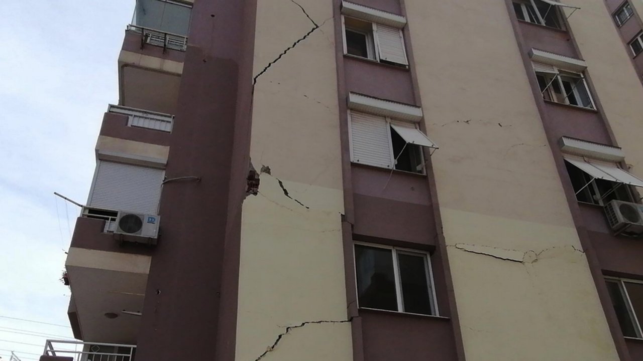 Gaziantep'te Orta Hasarlı Binalar Ne Olacak? Merak konusu olan orta hasarlı konutların akıbeti netleşti.