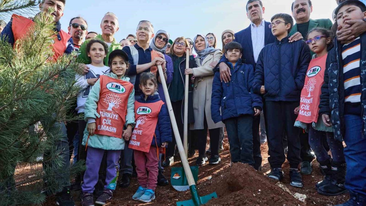 Gaziantep Büyükşehir, yeşil şehir için Yamaçtepe’de ağaç dikti