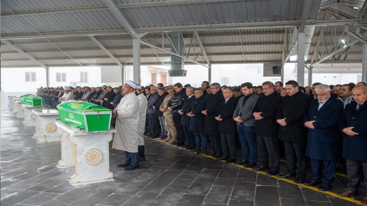 Eyüp Özkeçeci’nin annesi son yolculuğuna uğurlandı