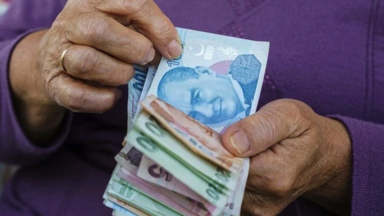 Karşılıksız hesaplara net 8000 lira para yatacak! SSK, Bağ-kur ve bütün emeklileri heyecanlandıran gelişme