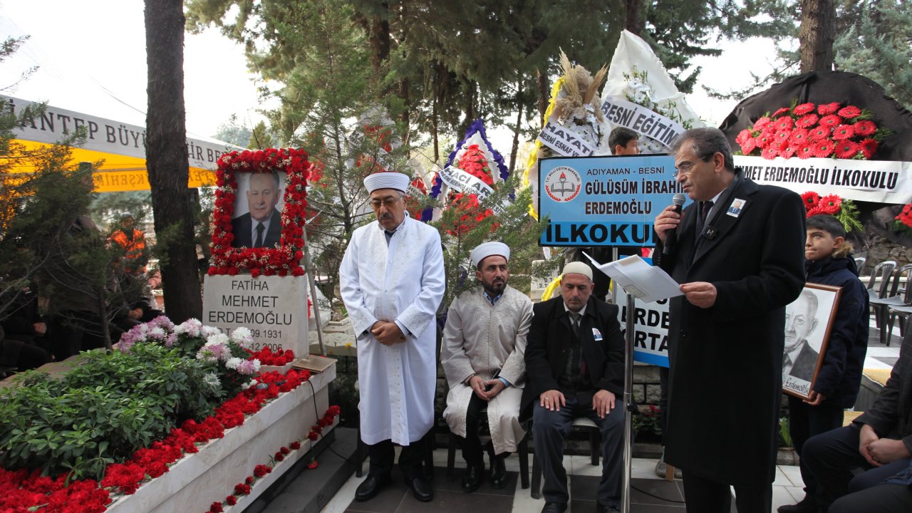 Merinos Halı kurucusu Mehmet Erdemoğlu ölümünün 17. yılında mezarı başında anıldı