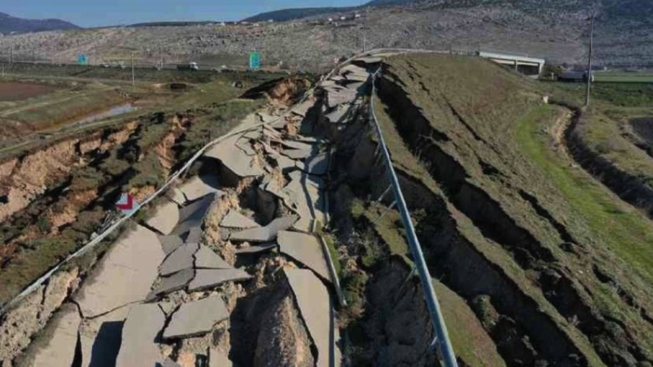 Gaziantep'ten Fay Hattı Geçiyor mu? Hangi illerde deprem riski var? Diri Fay Hattı Haritası yayınlandı!