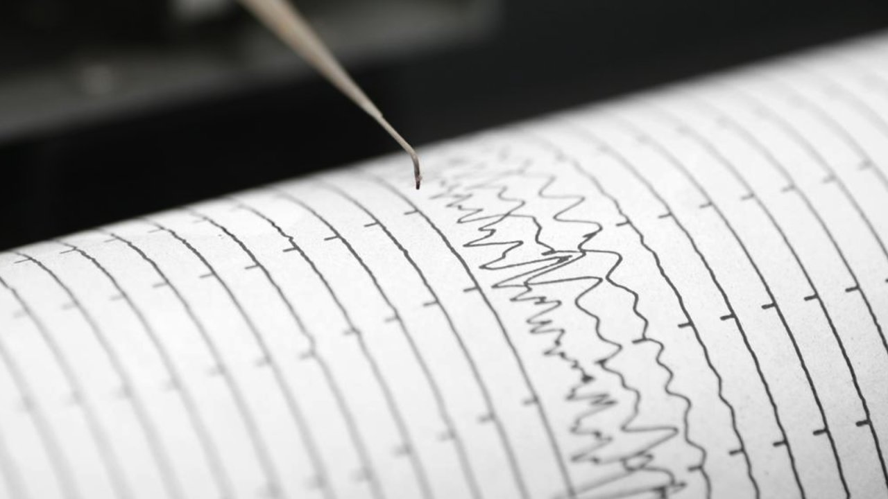 Son Dakika Deprem: Hakkari 3.9 İle Sallandı... Hakkari, Tunceli Sallanmaya Devam Ediyor! 1 Ocak 2024 Son Depremler