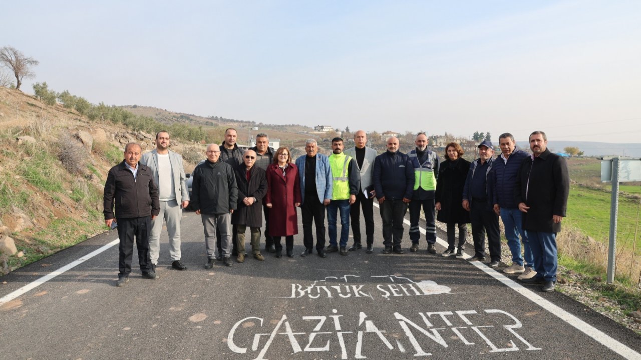 Gaziantepli Muhtarlar kırsalda yapılan asfalt yollar için Başkan Şahin'e teşekkür etti