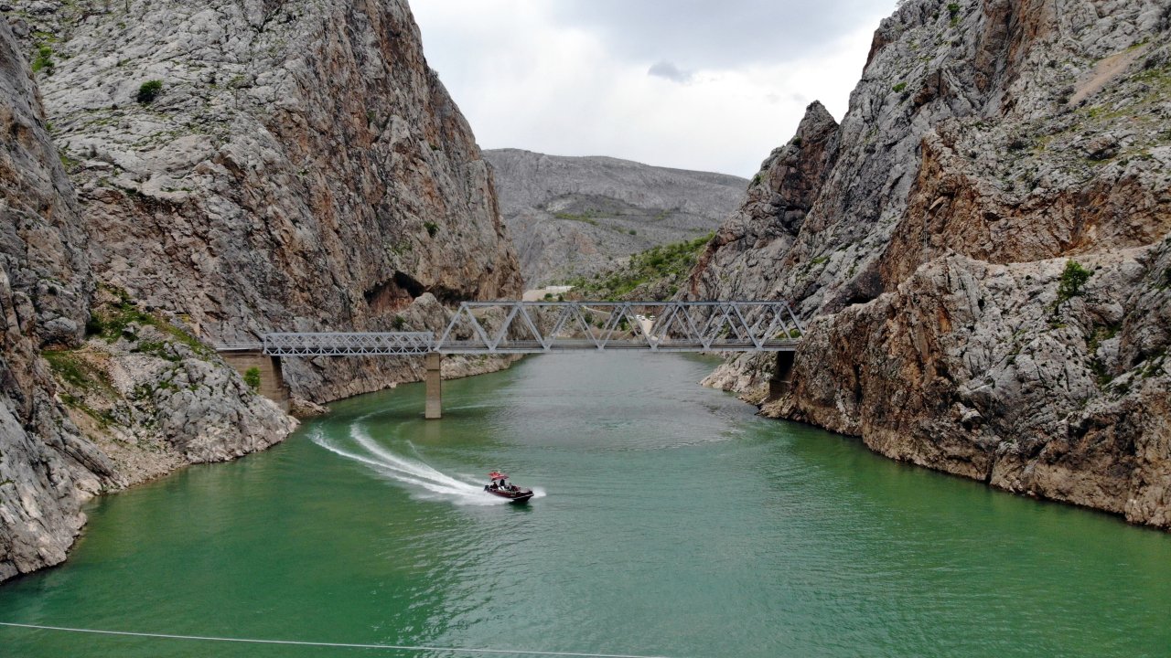 Ortadoğu’nun en uzun akarsuyu Fırat Nehri Gaziantep'in verimli topraklarına hayat veriyor