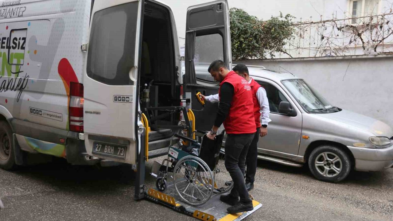 Büyükşehir Belediyesi engelli bireylerin medikal malzemeleri evlerine teslim ediyor