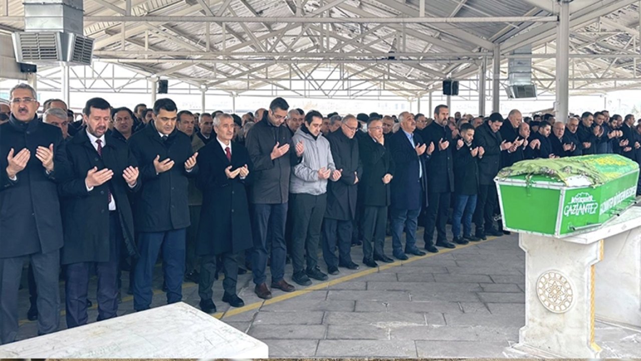 Asım Güzelbey'in annesi Nakşiye Güzelbey gözyaşları arasında toprağa verildi