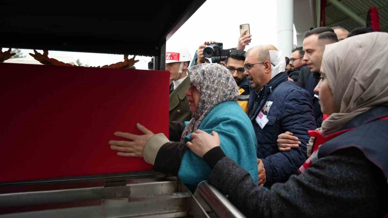 Gaziantep Şehidine Ağladı! Şehit Piyade Uzman Çavuş Hakan Gün son yolculuğuna uğurlandı