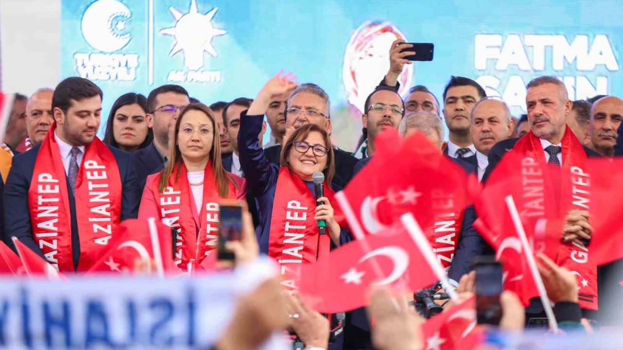 Gaziantep'in Kazanan Başkanı Fatma Şahin! Bu Coşku Gaziantep'te  'FATMA ŞAHİN'e Yine Başkan DEDİRTTİ!