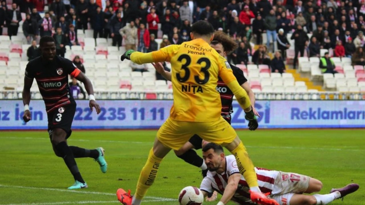 Gaziantep FK'da Maxim Hezimeti! Gaziantep FK’nin Süper Lig'deki galibiyet hasreti 4 maça çıktı..