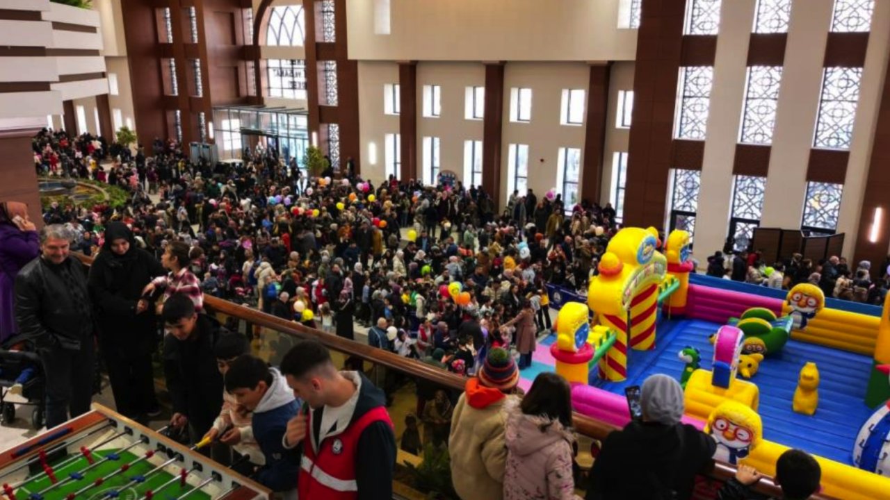 Gaziantep'te Şahinbey Belediyesi’nin Çocuk Şenliğine yoğun ilgi