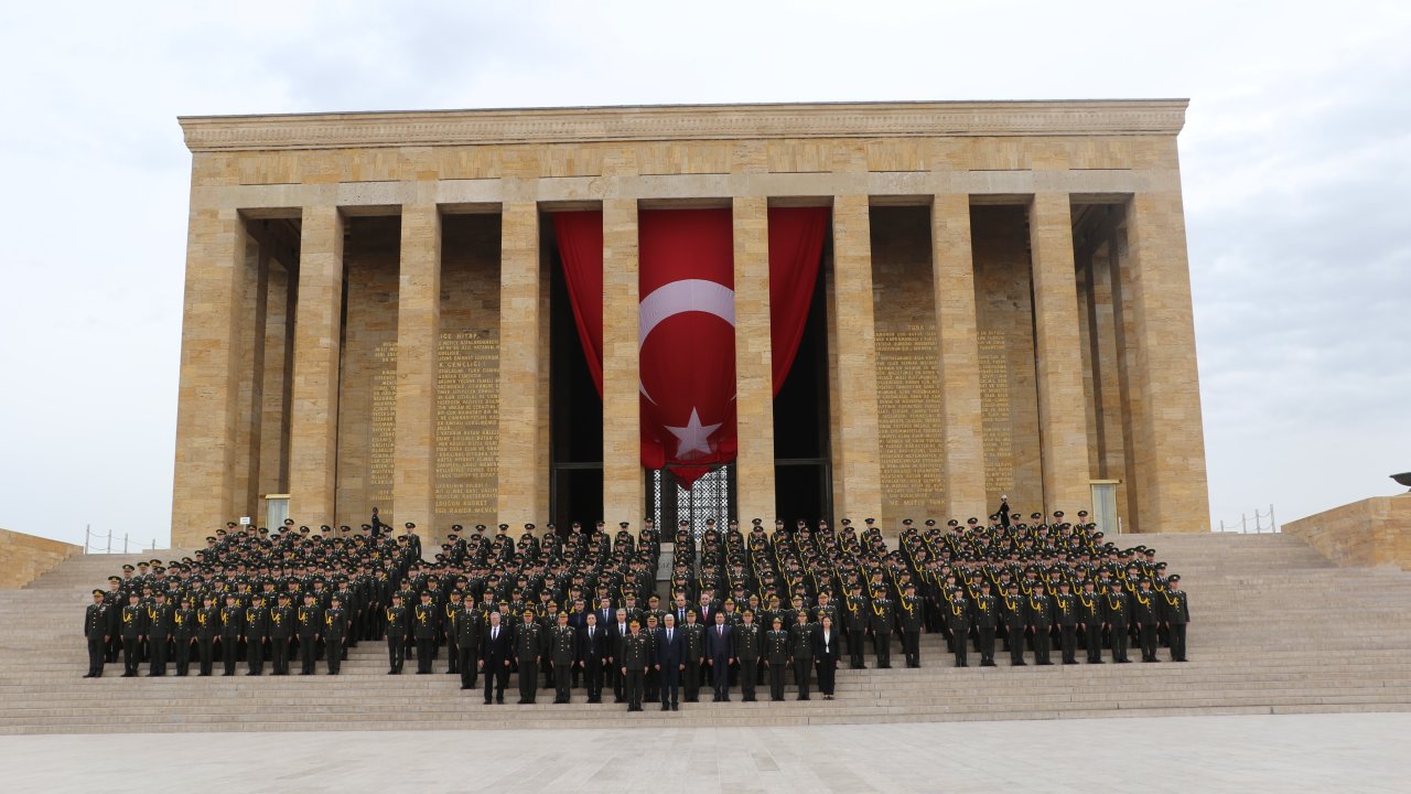 Kara Harp Okulu öğrencileri Anıtkabir’i ziyaret etti