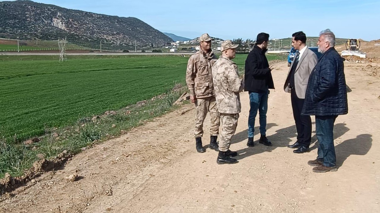 İslahiye Kaymakamı Soylu, depremzedeler için yapılan evlerde incelemelerde bulundu