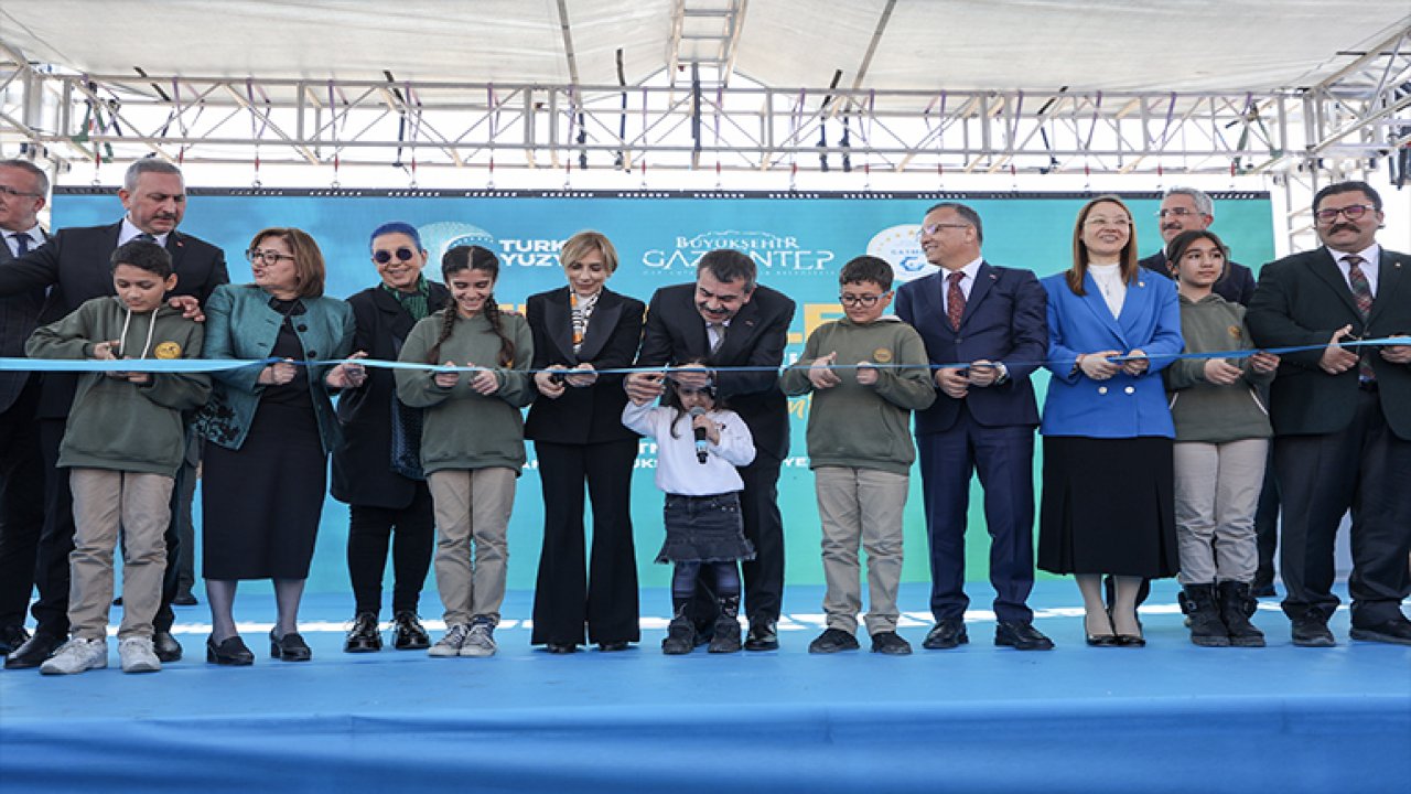 Milli Eğitim Bakanı Tekin, Gaziantep'te eğitim ve sanat merkezinin açılışını yaptı