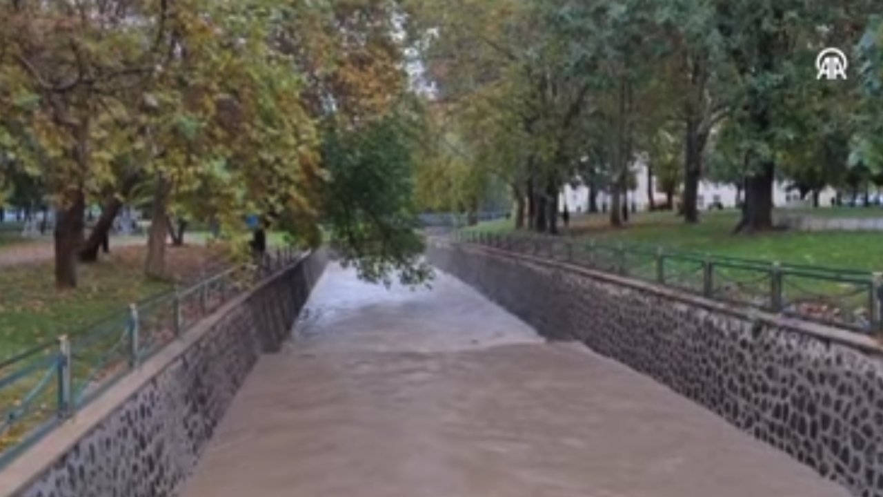 Gaziantep'te sağanak yağış etkili oluyor! Alleben deresinin su seviyesi yükseldi