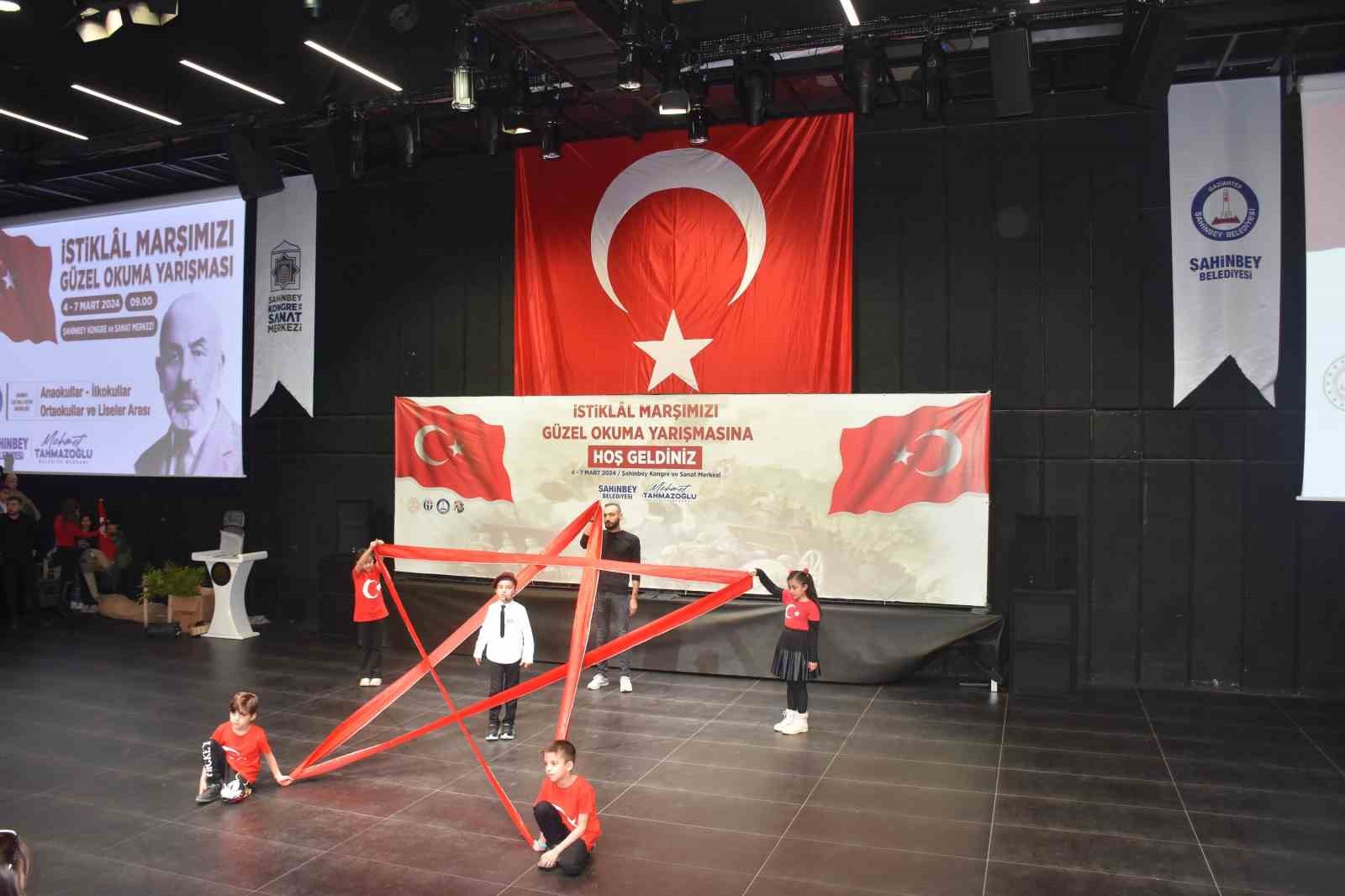 ANTEP VE İSTİKLAL MARŞI! Gaziantep'te Şahinbeyli Öğrenciler İstiklal Marşını en güzel okumak için yarıştı