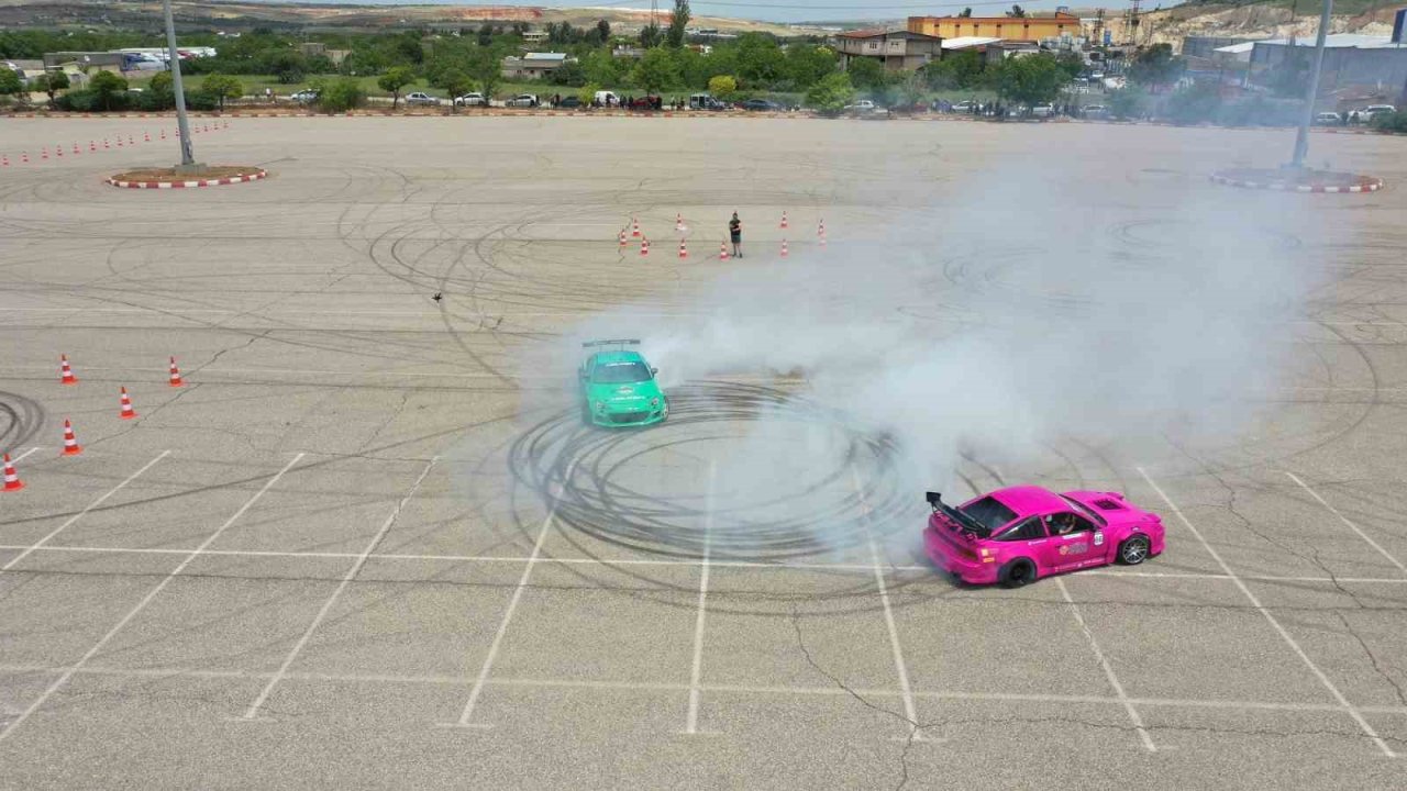 Gaziantep'te Ortalık Toz Dumana Döndü! Gaziantep Auto-Drift Fest muhteşem gösterilere sahne oldu