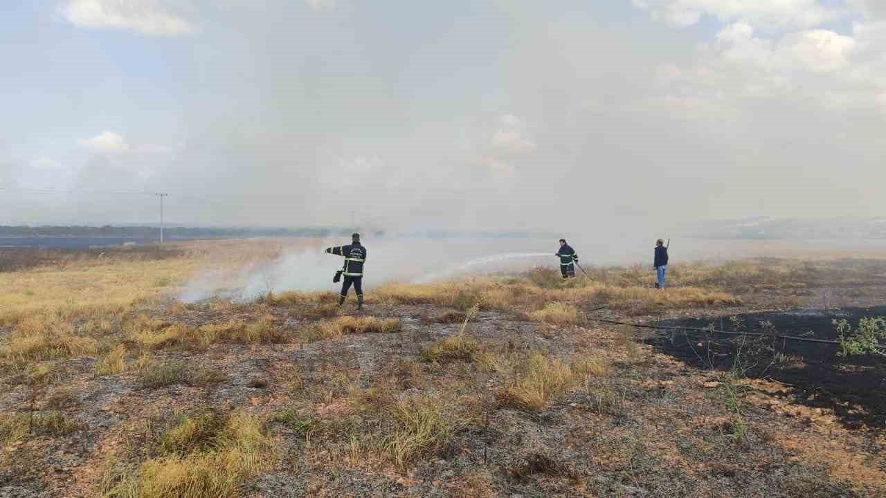 GAZİANTEP'TE ÇİFTÇİYİ YAKAN YANGIN! 200 DÖNÜM TARLA KÜLE DÖNDÜ