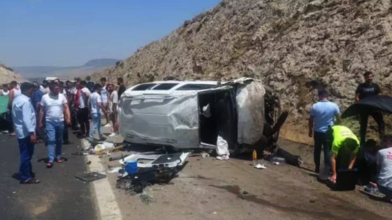 Gaziantep’te devrilen hafif ticari araçtaki 6 kişi yaralandı